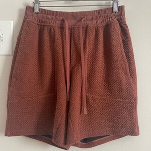 Lululemon Men’s Quilted 7” Shorts 🩳 Sz S in Sedona